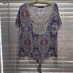 CURE bohemian casual short sleeve top w/crochet detail; Size L